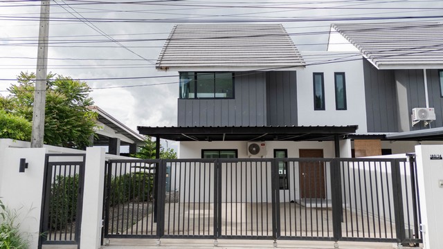 ขายบ้านใหม่3น3น 40ว. 2.29ล.เฟอร์ ใกล้ ถ.ต้นยาง สารภี เชียงใหม่