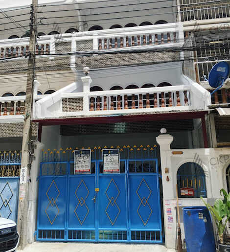 ขายด่วน ทาวน์เฮาส์ 3 ชั้น 4 ห้องนอน รีโนเวทใหม่พร้อมอยู่ ย่านบางแ