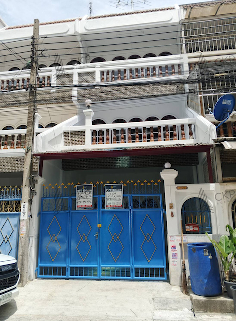 ขายด่วน ทาวน์เฮาส์ 3 ชั้น 4 ห้องนอน รีโนเวทใหม่พร้อมอยู่ ย่านบางแ