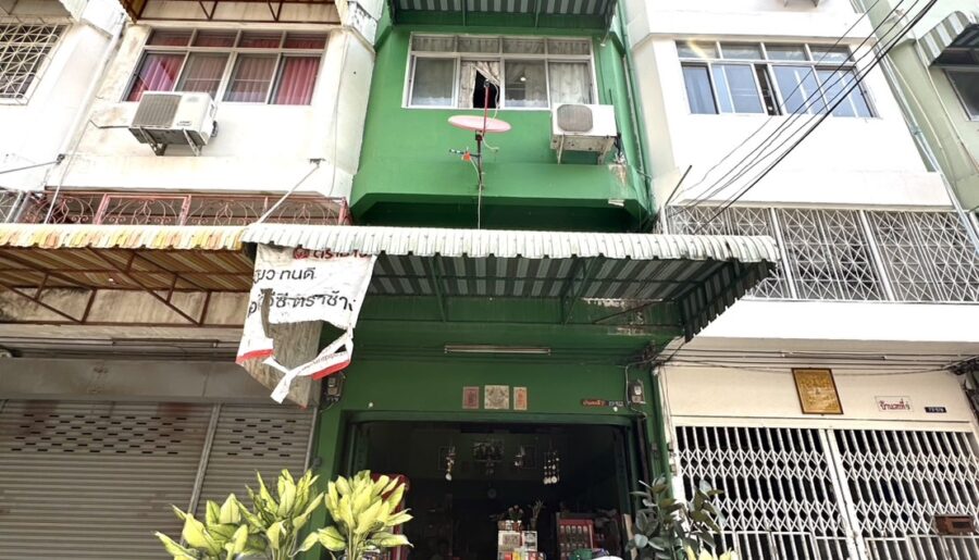 ขายอาคารพาณิชย์ 4.5 ชั้น ต่่อเติมเต็ม ในซอยกำนันแม้น 13 แยก 31