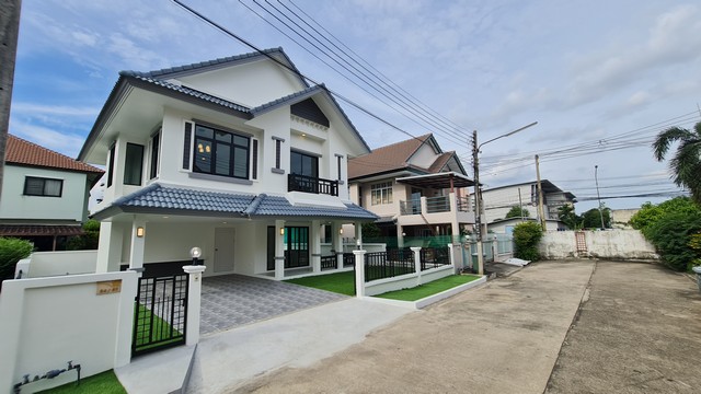 ฟลอร่าวิลล์ รังสิต เวิร์คพอยท์