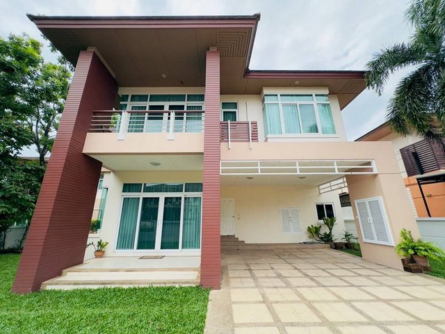 ให้เช่าบ้านเดี่ยว เดอะบูเลอวาร์ด ศรีราชา 4 ห้องนอน ที่จอดรถ 4 คัน