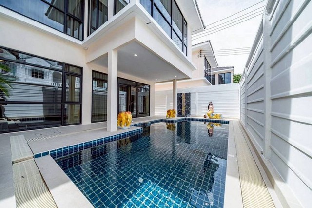 บ้านหรูพัทยา ขายพูลวิลล่า 7 ห้องนอน ใจกลางเมือง ใกล้หาดพัทยา
