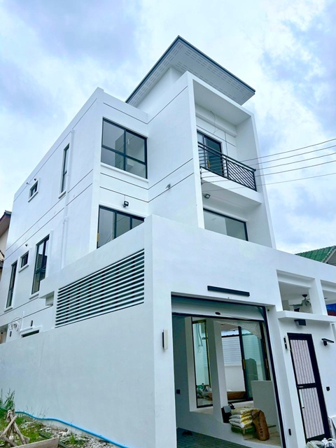 เช่าบ้านหรู 3 ชั้น รร.นานาชาติ SISB 1.8 กม. MRT รามคำแหง 5นอน