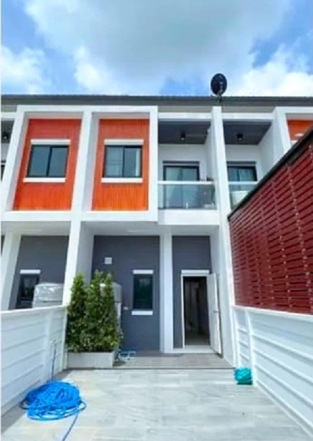 บ้านใหม่ รร.นางรอง 1.5 กม.ให้เช่าอาคารพาณิชย์ 2 ชั้น 29 ตร.วา.