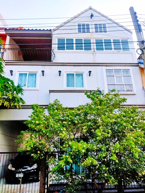 ให้เช่าทาวน์โฮมสไตร์ยุโรป 3 ชั้น MRT เมืองทองธานี 2.7 กม. 3 น้ำ