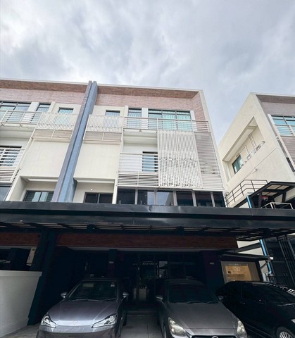 ขายโฮมออฟฟิศ 4 ชั้น เอกมัย – รามอินทรา ตกแต่งพร้อมเข้าอยู่