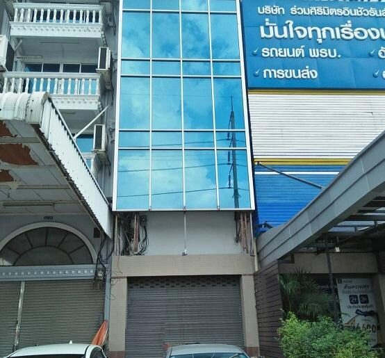 ให้เช่าอาคาร 4.5 ชั้น เนื้อที่ 300 ตรม.ถ.ศรีนครินทร์ ใกล้ MRT สวน