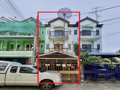 ขาย ทาวน์โฮม 3 ชั้น 4 ห้องนอน ในซอยจรัญฯ75 รีโนเวทไม่เยอะ