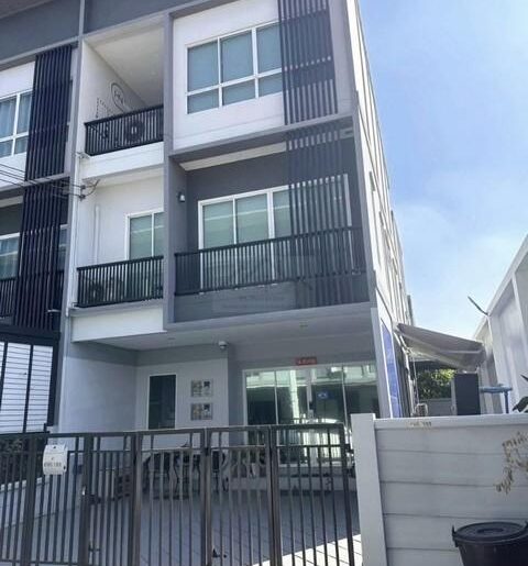 ขายทาวน์โฮม 3 ชั้น สัมมากร อเวนิว รามอินทรา-วงแหวน ใกล้แฟชั่นไอร์