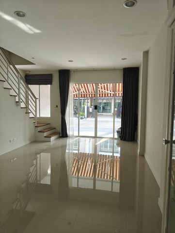 ให้เช่าทาวน์โฮม3ชั้นหลังมุม3นอนย่านนาคนิวาสลาดพร้าว71