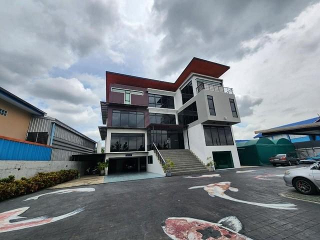 ขายอาคารสำนักงาน 4 ชั้น 296 ตรว.ถ.สุขาภิบาล5 มีลิฟท์ และที่พักด้า
