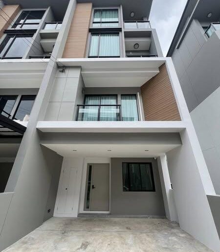 ให้เช่าทาวน์โฮม 3.5 ชั้น 220 ตรม. Premium Place พหลโยธิน-รามอินทร