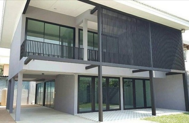 3 ห้องนอน 3 ห้องน้ำ แอร์ 5 จอดรถได้ 8 คัน สไตล์โมเดิร์น โชคชัย