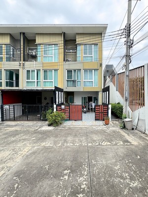 ขายทาวน์โฮม 3 ชั้น เบล็สทาวน์ ศรีนครินทร์-หนามแดง 19.38 ตร.วา