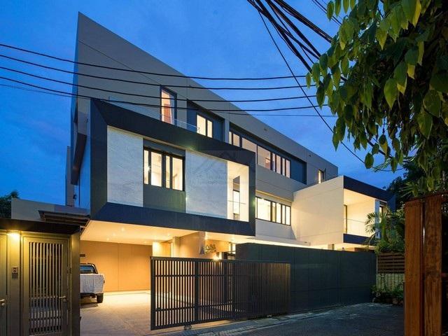 ขายบ้านเดี่ยว 3 ชั้น 127 ตรว. ถนนสุขุมวิท 63 พร้อมสระว่ายน้ำ