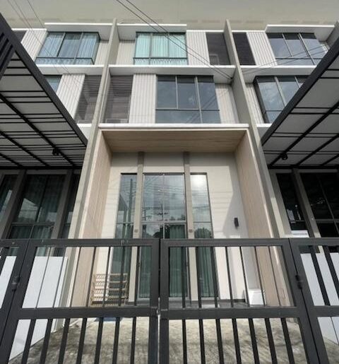 ให้เช่าออฟฟิศทาวน์โฮม 3.5 ชั้น 20.3 ตรว. ติดหมู่บ้านพาทิโอ พหลโยธ