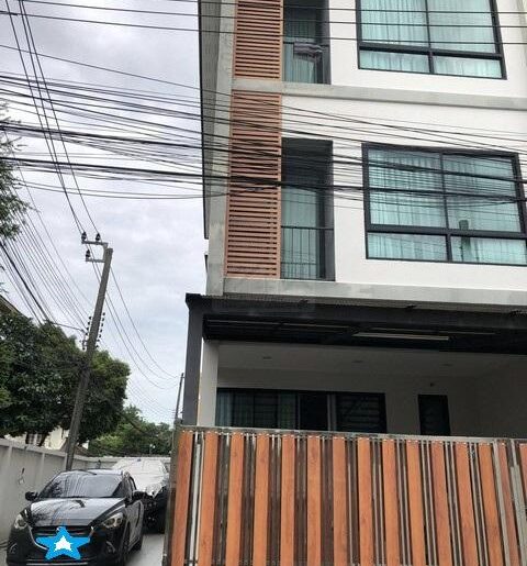 ขายทาวน์โฮม 3 ชั้น 42 ตรว. หลังมุม ซอยปุณณวิถี 31 สุขุมวิท 101