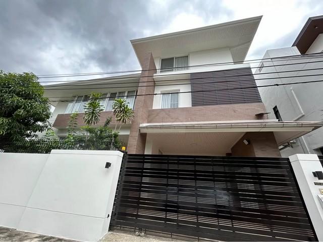 ให้เช่าบ้านเดี่ยว 3 ชั้น 320 ตรม. ย่านรัชดานิเวศน์ 16 พร้อมระเบีย