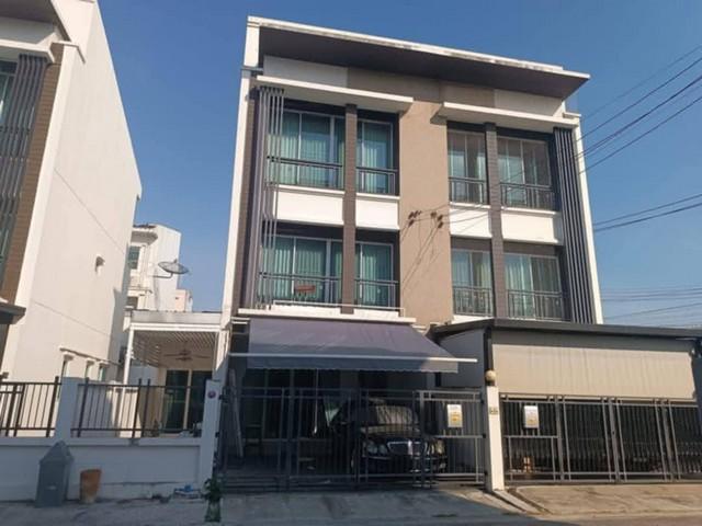 ให้เช่าทาวน์โฮม 3 ชั้น บ้านกลางเมือง โชคชัย 4 ถนนโชคชัย 4 ซอย 50