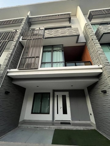 ให้เช่าทาวโฮม3 ชั้น ตรงข้ามซอยนวลจันทร์ ย่าน ลาดพร้าว 101