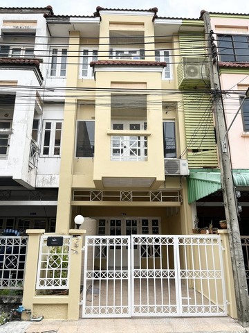 ให้เช่าทาวโฮม3 ชั้นใกล้ทางขึ้นลงทางด่วนเอกมัย-รามอินทรา