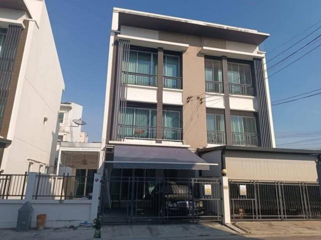 ให้เช่าทาวน์โฮม 3 ชั้น 25.7 ตร.ว. หมู่บ้านกลางเมือง โชคชัย 4 ซอย