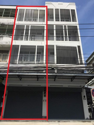 3 ห้องนอน 3  ห้องน้ำ  1  ห้องครัว  ปรับปรุงใหม่ ติดถนนอ่อนนุช 4