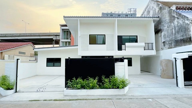 ให้เช่าบ้านเดี่ยว 2 ชั้น 60ตร.วา.ARLรามคำแหง 700ม. พัฒนาการ8-14