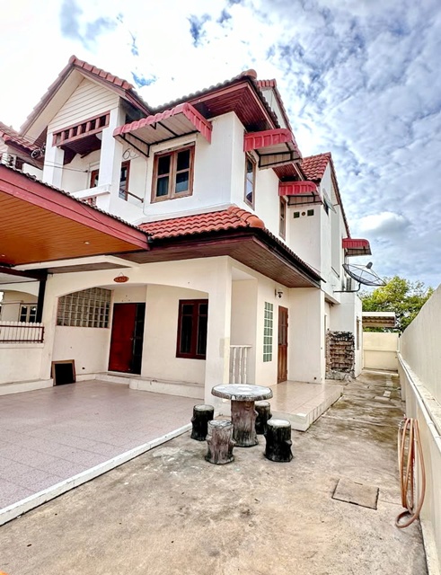 ตลาดศุภฤกษ์ 36ตร.วา ม.เกษตร ศรีราชา เฟอร์ โลตัส ถ.เก้ากิโล 2ชั้น