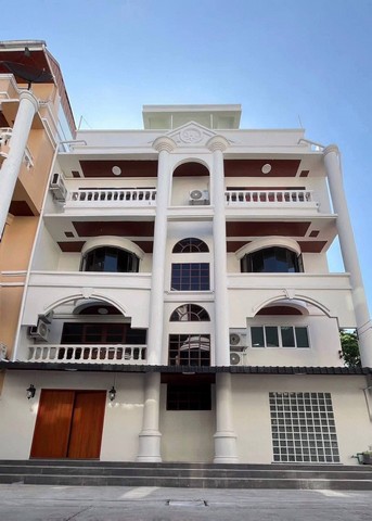 ให้เช่าบ้านเดี่ยว ทาวน์โฮม 5 ชั้นโซนทองหล่อ พร้อม Rooftop กว้างขว