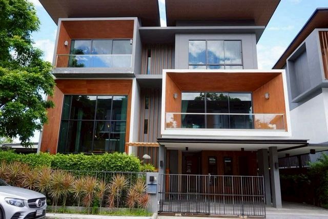 ขายขาดทุน 25.9 ล้าน​ 115 ตรว. สันทราย บ้าน 3 ชั้น ทันสมัย โดดเด่น
