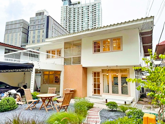 4นอน ประชาราษฎร์บำเพ็ญ คฤหาสน์ บ้านใหม่เอี่ยมสุดหรู 2ชั้น 352ตร.