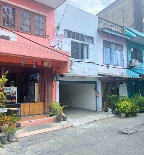 ตึกแถว 2 ชั้น 17ตร.วา.140ตร.ม. BTSวุฒากาศ 3.2กม. สุขสวัสดิ์ต้นๆ