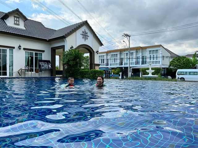 บางนา-สวนหลวง สระว่ายน้ำ เมกกะบางนา ให้เช่าบ้านทาวน์เฮาส์ 2 ชั้น