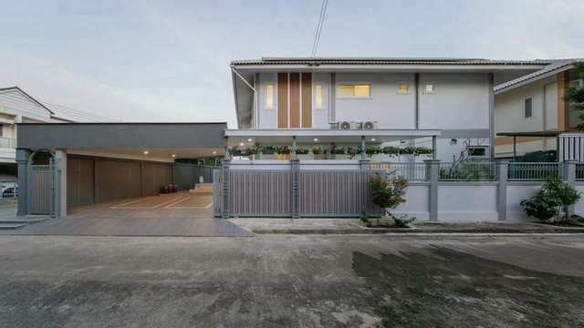 บ้านหลังใหญ่ 2 ชั้น บ้านหัวมุม ตกแต่งครบ เวิลด์คลับแลนด์ หางดง