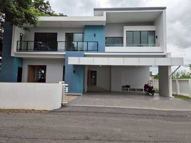 บ้านใหม่ 2 ชั้น สไตล์โมเดิร์น หลังใหญ่ ทำเลทอง ต้นเปา สันกำแพง
