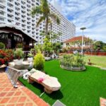 บ้านไม้สัก 2 ชั้น 2 หลัง หมู่บ้าน Royal Park Village