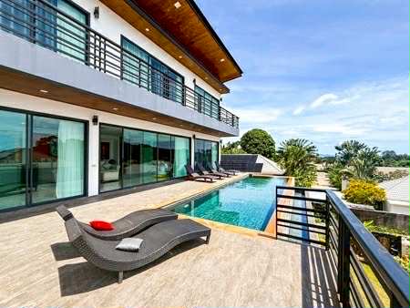 3-Storey Luxury Villa with Private Pool & Mountain View for rent