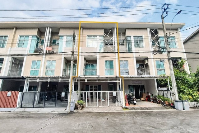 ทาวน์โฮม 3 ชั้น บางชัน 24 ซิกเนเจอร์ รามอินทรา 109 พร้อมอยู่