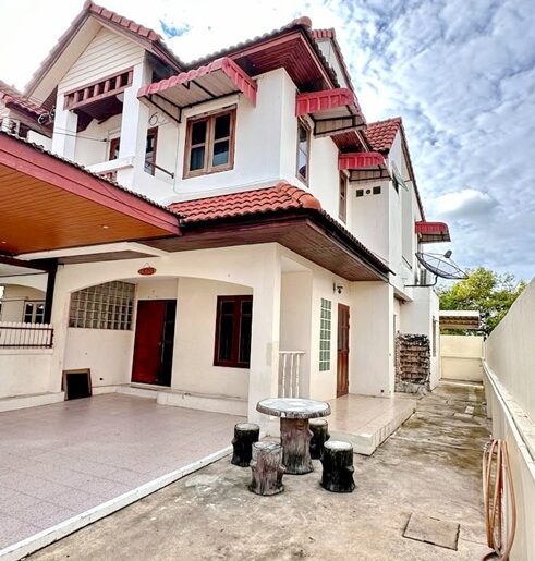 เฟอร์ โลตัส ถ.เก้ากิโล 2ชั้น ม.เกษตร ศรีราชา ตลาดศุภฤกษ์ 36ตร.วา