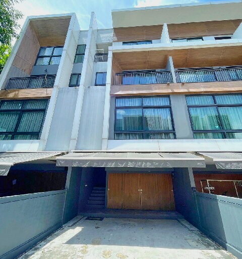 ให้เช่าทาวน์โฮม 3.5 ชั้น รร. สตรีวิทยา2 MRTภาวนา 3กม. ลาดพร้าว71