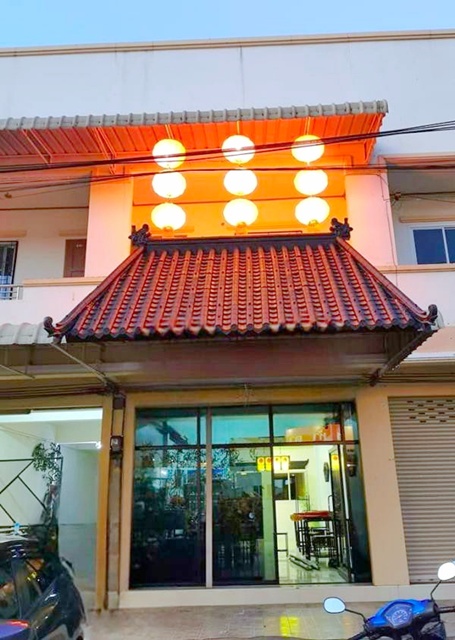 ตรงข้าม ม.ราชภัฎเชียงรายตลาดสดบ้านดู่ 2 กม. 2 ชั้น 38 ตร.วา.