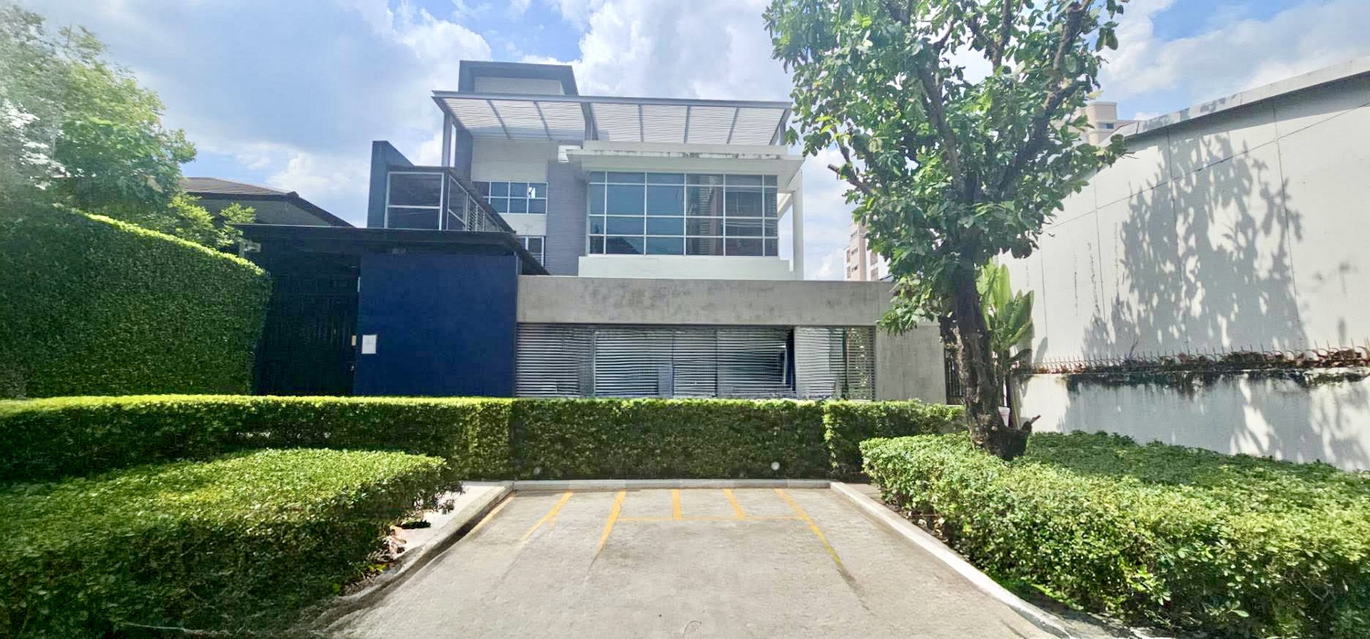 อาคาร+สระว่ายน้ำส่วนตัว ซ.รัชดาภิเษก 17 ให้เช่า 437sq.m.