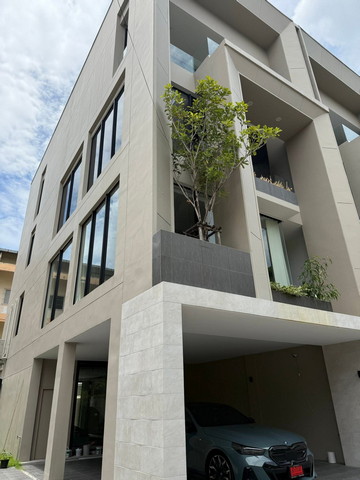 Home office 4 ชั้น หลัง Central eastville 527sq.m. โปร่ง
