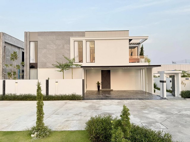 Luxury Modern Pool Villa – พัทยา 5 ห้องนอน | 7 ห้องน้ำ