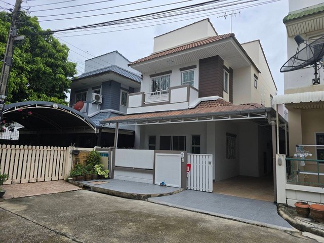 ขายถูกบ้านเดี่ยว 2 ชั้น มบ. บ้านพล วัชรพล ขนาด 30 ตรว. 4 นอน 3