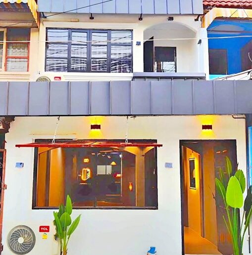 ทาวน์เฮาส์หรู 2 ชัเซ็นทรัล รามอินทรา 2.6 กม.MRTราชภัฏพระนคร 500ม.