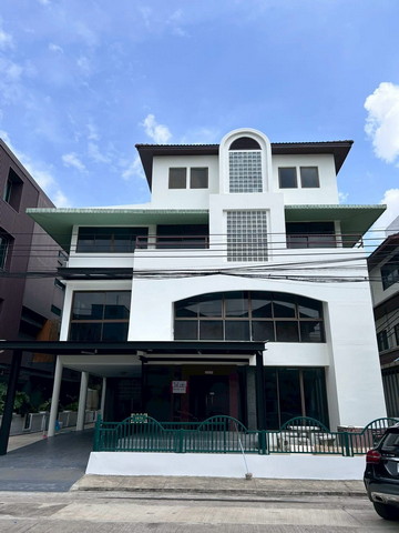 ตึกให้เช่าFOR RENT หมู่บ้านทาวน์อินทาวน์ ถ.ศรีวรา จดบริษัทได้
