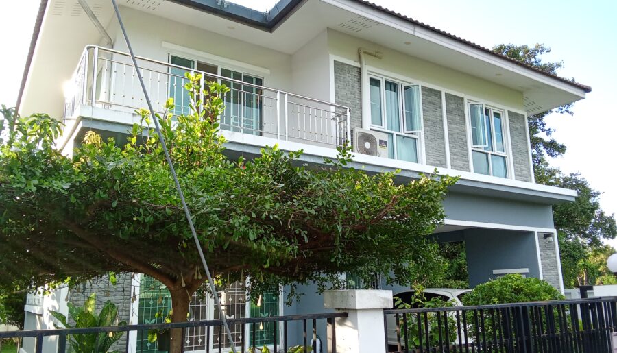 บ้านหรู 2 ชั้น สไตล์โมเดิร์น ใกล้ตลาดเจริญเจริญ ราคา3.95ล้านบาท